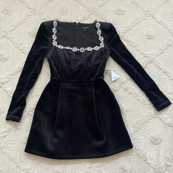 New Nadine Merabi Kimberly Long Sleeve Embellished Velvet Mini Dress - Picture 4 of 7